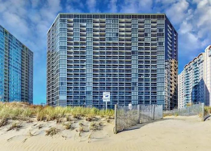 Golden Sands 19th Floor Ocean Views Free Linens Holiday home