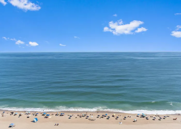 Golden Sands 19th Floor Ocean Views Free Linens Holiday home *