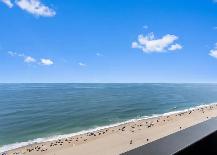 Holiday home Golden Sands 19th Floor Ocean Views Free Linens