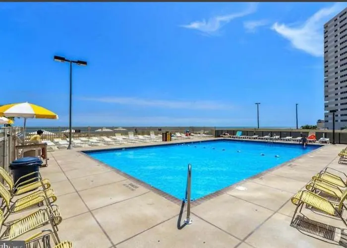 Golden Sands 19th Floor Ocean Views Free Linens *